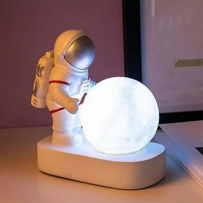 Dekoratif Astronot Ay Işığı Gece Lambası
